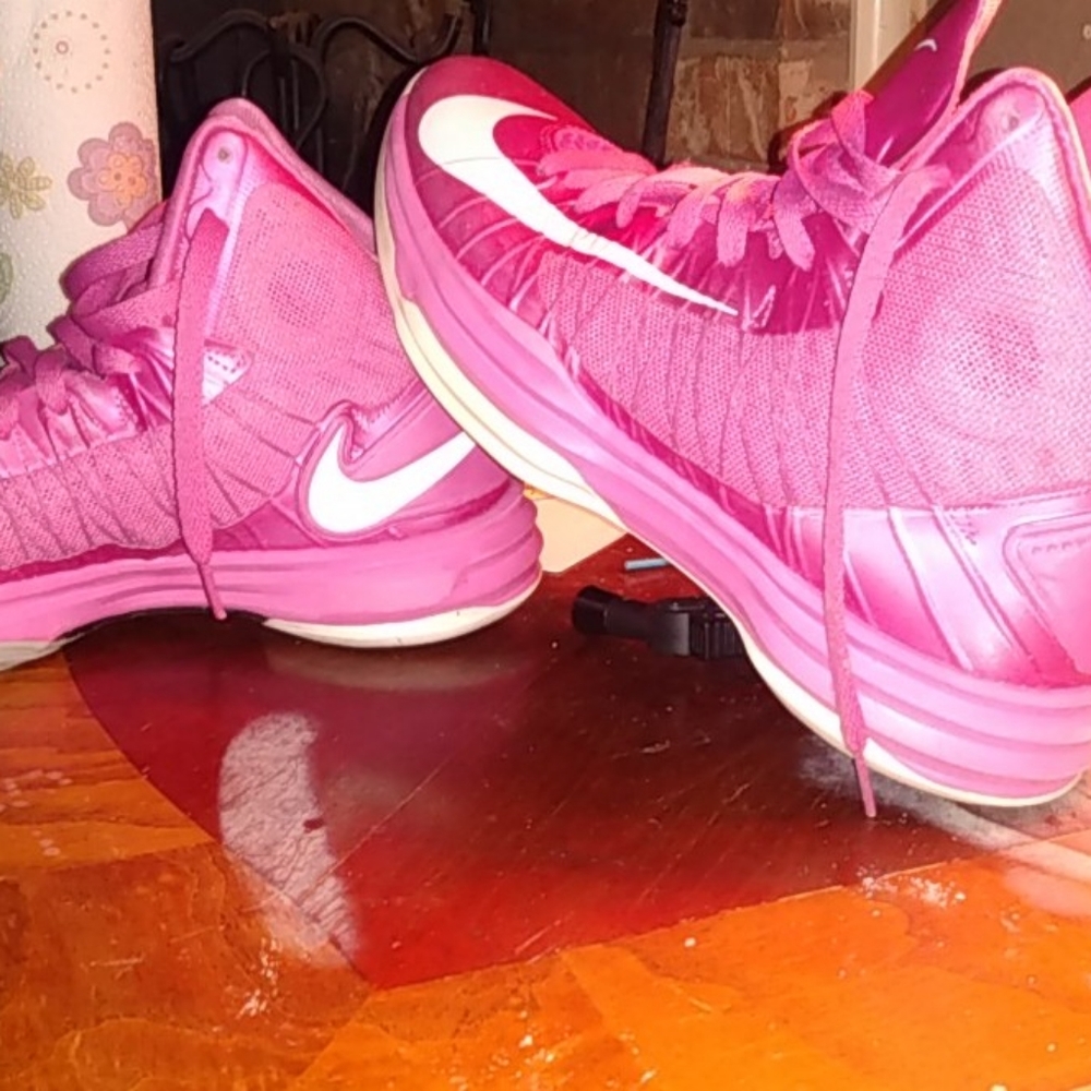 Nike 2012 Hyperdunk Breast Cancer Awareness